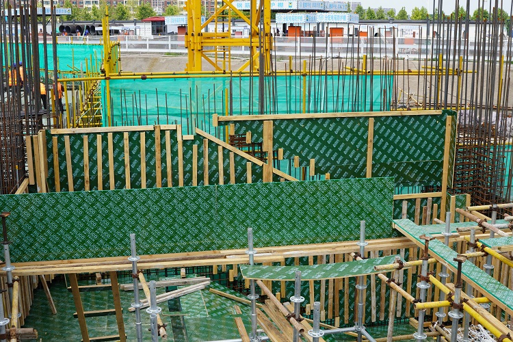 建筑模板选型指南：塑面/覆塑模板在现代化工程中的效能解析
